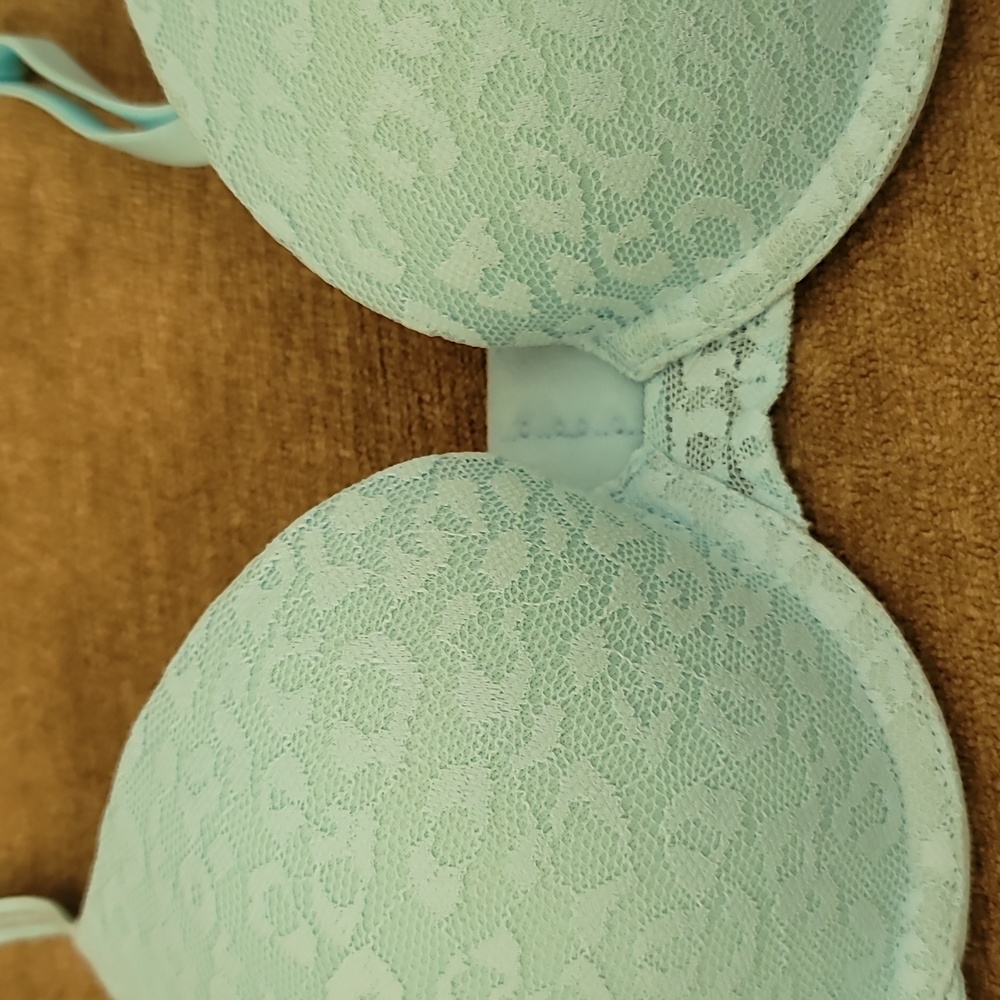 Victoria's Secret Lingerie Set - Picture 5 of 16